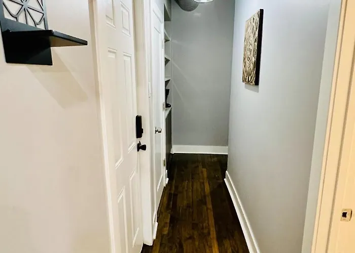 Modern Pilsen 2 Bedroom Apartamento *