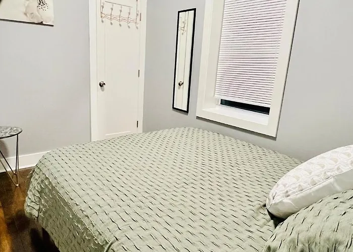 Modern Pilsen 2 Bedroom Chicago